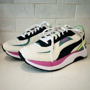 CUTEST! Puma track shoes, 6.5